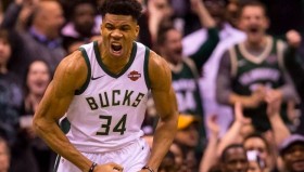 88.9万美元！, 科比24号首战球衣拍卖, 06年仅售1万美元